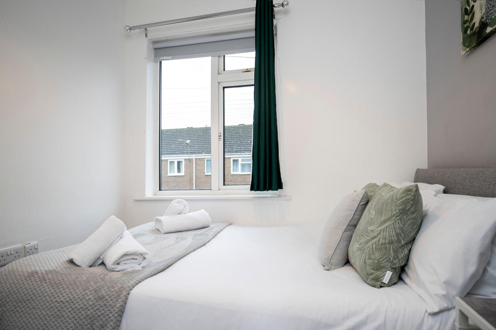 Quiet And Comfy House With 2 Bedrooms And 2 Bathrooms Super Fast Wifi And Crisp Hotel Standard White Linen Hosted By Our Home Short Stays Darlington  Exterior foto