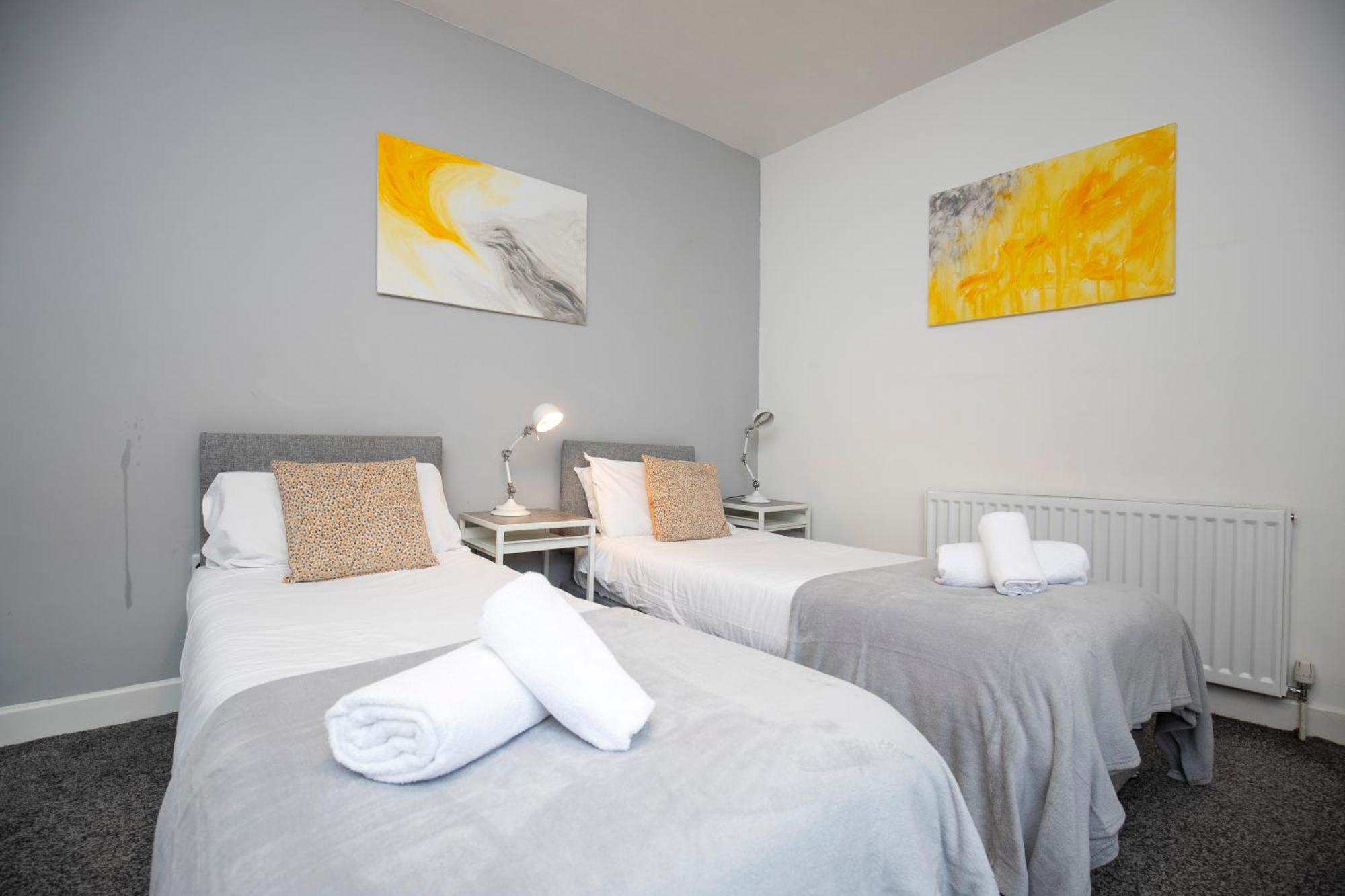 Quiet And Comfy House With 2 Bedrooms And 2 Bathrooms Super Fast Wifi And Crisp Hotel Standard White Linen Hosted By Our Home Short Stays Darlington  Exterior foto
