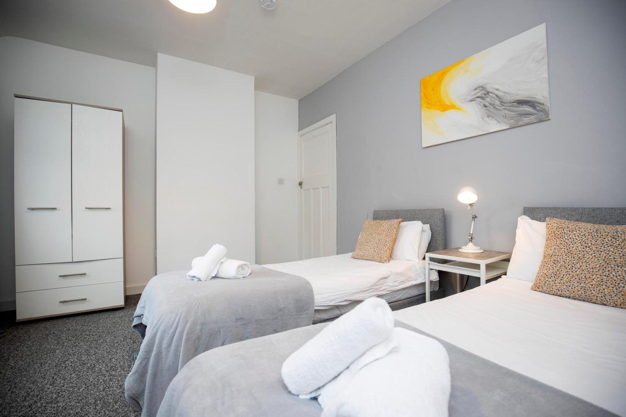 Quiet And Comfy House With 2 Bedrooms And 2 Bathrooms Super Fast Wifi And Crisp Hotel Standard White Linen Hosted By Our Home Short Stays Darlington  Exterior foto