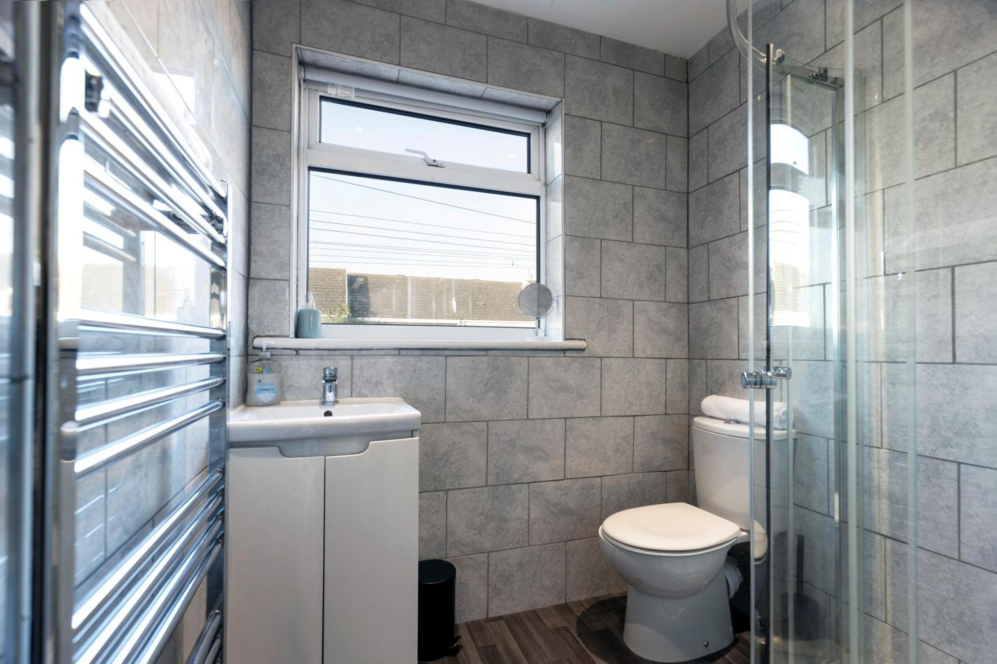 Quiet And Comfy House With 2 Bedrooms And 2 Bathrooms Super Fast Wifi And Crisp Hotel Standard White Linen Hosted By Our Home Short Stays Darlington  Exterior foto