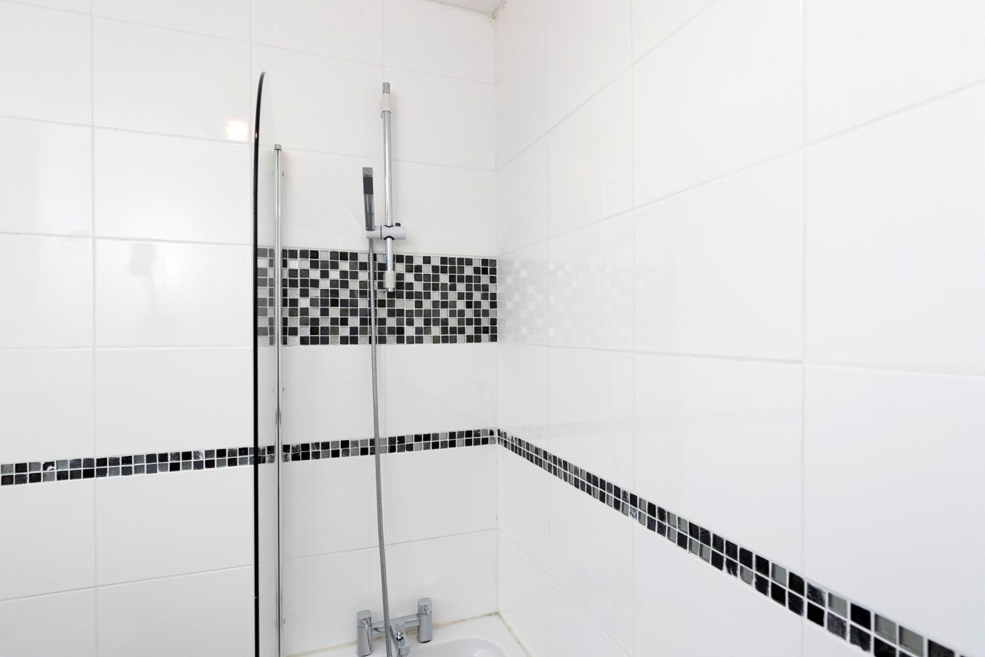 Quiet And Comfy House With 2 Bedrooms And 2 Bathrooms Super Fast Wifi And Crisp Hotel Standard White Linen Hosted By Our Home Short Stays Darlington  Exterior foto