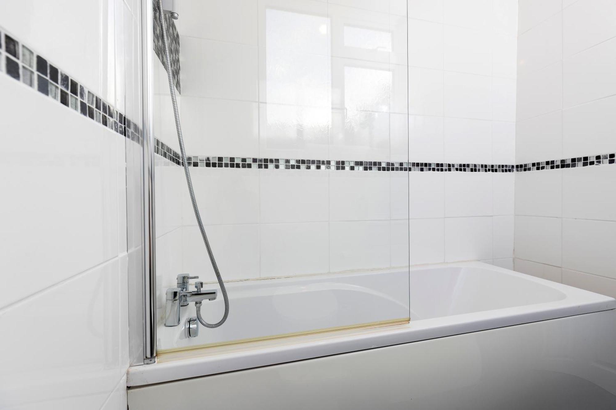 Quiet And Comfy House With 2 Bedrooms And 2 Bathrooms Super Fast Wifi And Crisp Hotel Standard White Linen Hosted By Our Home Short Stays Darlington  Exterior foto