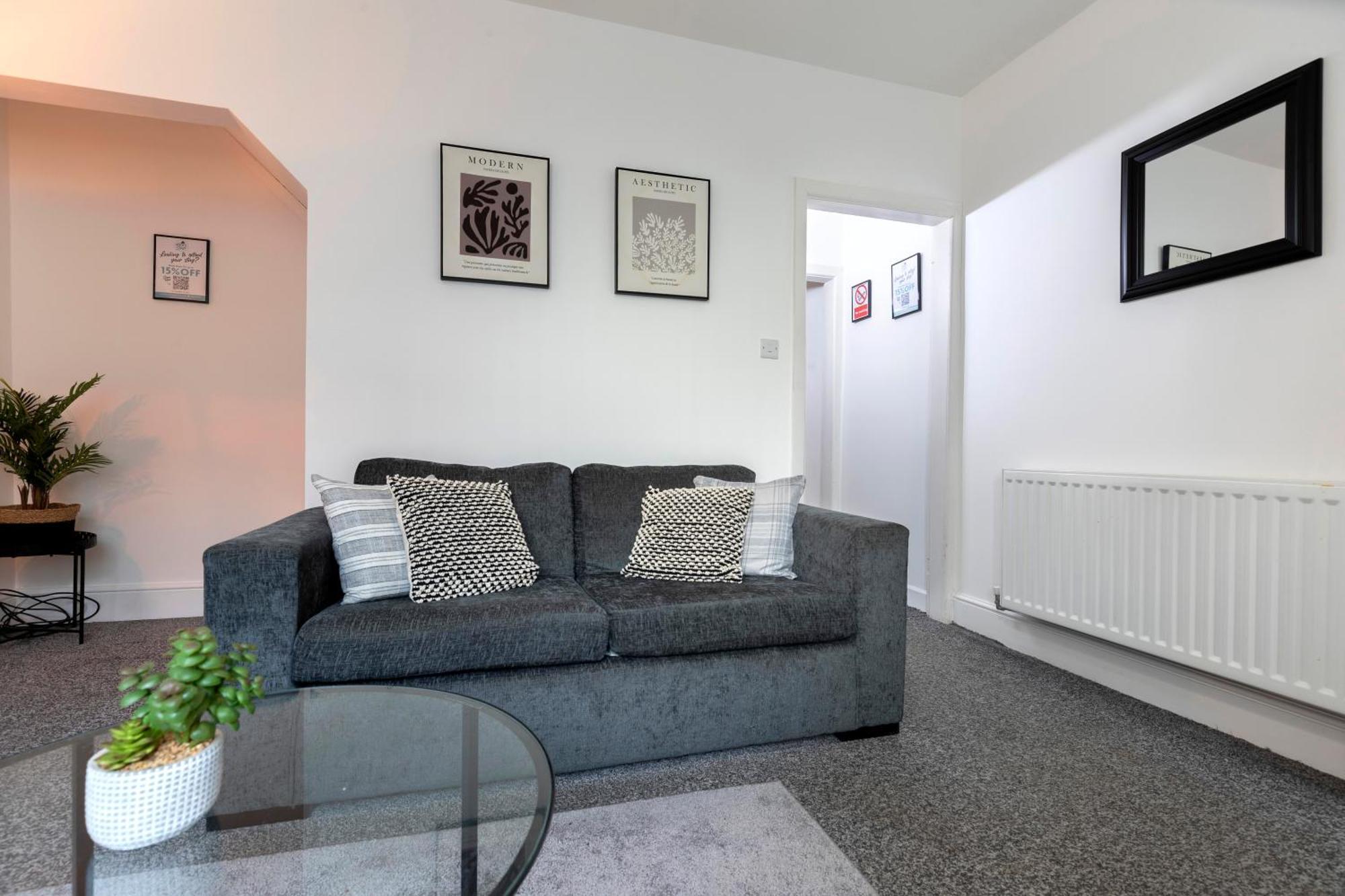 Quiet And Comfy House With 2 Bedrooms And 2 Bathrooms Super Fast Wifi And Crisp Hotel Standard White Linen Hosted By Our Home Short Stays Darlington  Exterior foto